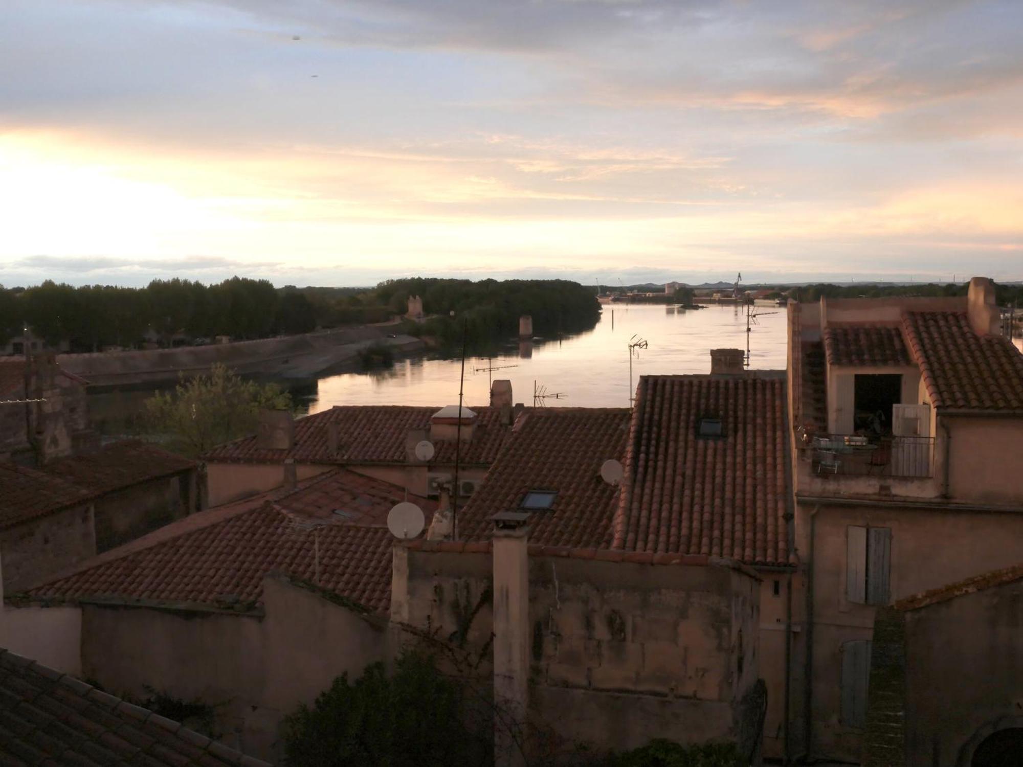 Superbe Appartement Avec Vue Arles Exteriör bild